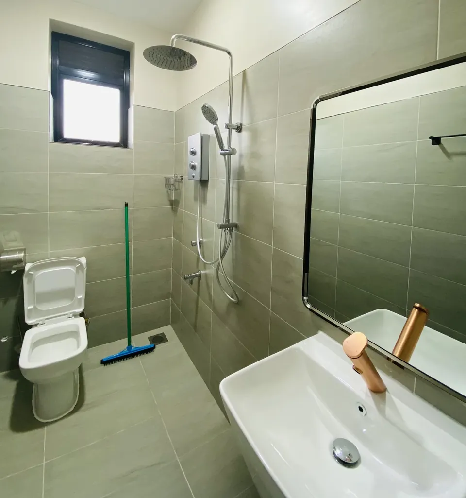 Bathroom with walk-in rain shower and washbasin